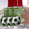 Metalowy medal piłkarski wycinany laserem z kolorowym nadrukiem3.webp