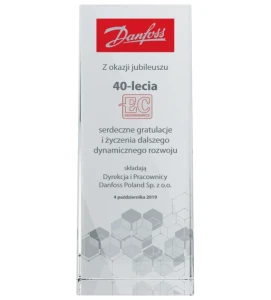 Szklana elegancka statuetka z indywidualnym nadrukiem - nagroda biznesowa c037