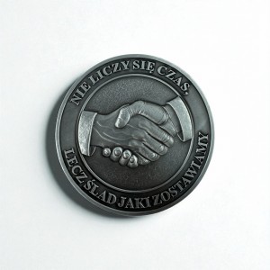 Medal odlewany dłonie