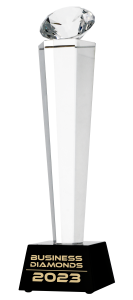 Elegancka statuetka szklana z diamentem C077